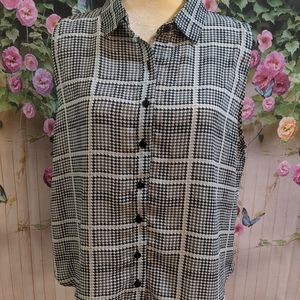 Women's Sleeveless Button Top